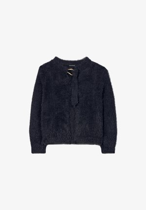 Flauschige dunkelblaue Strickjacke mit langen Ärmeln, offener Vorderseite und einer Bindeschließe. Weiche Textur mit leichtem Glanz und ohne sichtbares Muster.