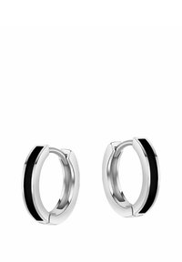 Srebrne kolczyki w formie obręczy z błyszczącym czarnym wypełnieniem, okrągły kształt i bezszwowe zapięcie na zawias. Powierzchnia jest gładka i wypolerowana.