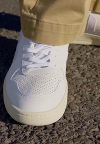 Veja V-10 - Sapatilhas - white