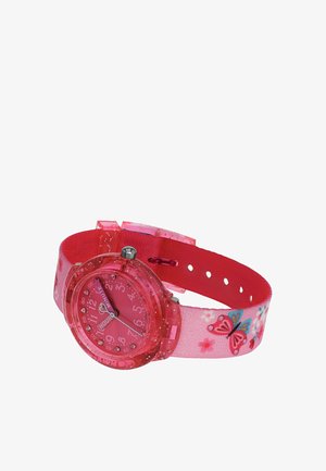 Analoge Kinderarmbanduhr mit rotem glitzerndem Gehäuse, pinkem Zifferblatt und einem Stoffarmband mit bunten Schmetterlingen und Blumen.