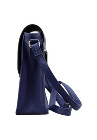 Marineblaue Leder-Handtasche mit strukturierter Form, glatter Textur, verstellbarem Tragegurt und silberfarbenen Hardware-Elementen, ausgestattet mit einem Klappenverschluss.