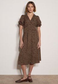 Επιλέχθηκε, brown
