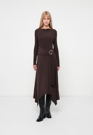 ROXANNA HANKY BELTED DRESS - Alkalmi viselet - chocolate