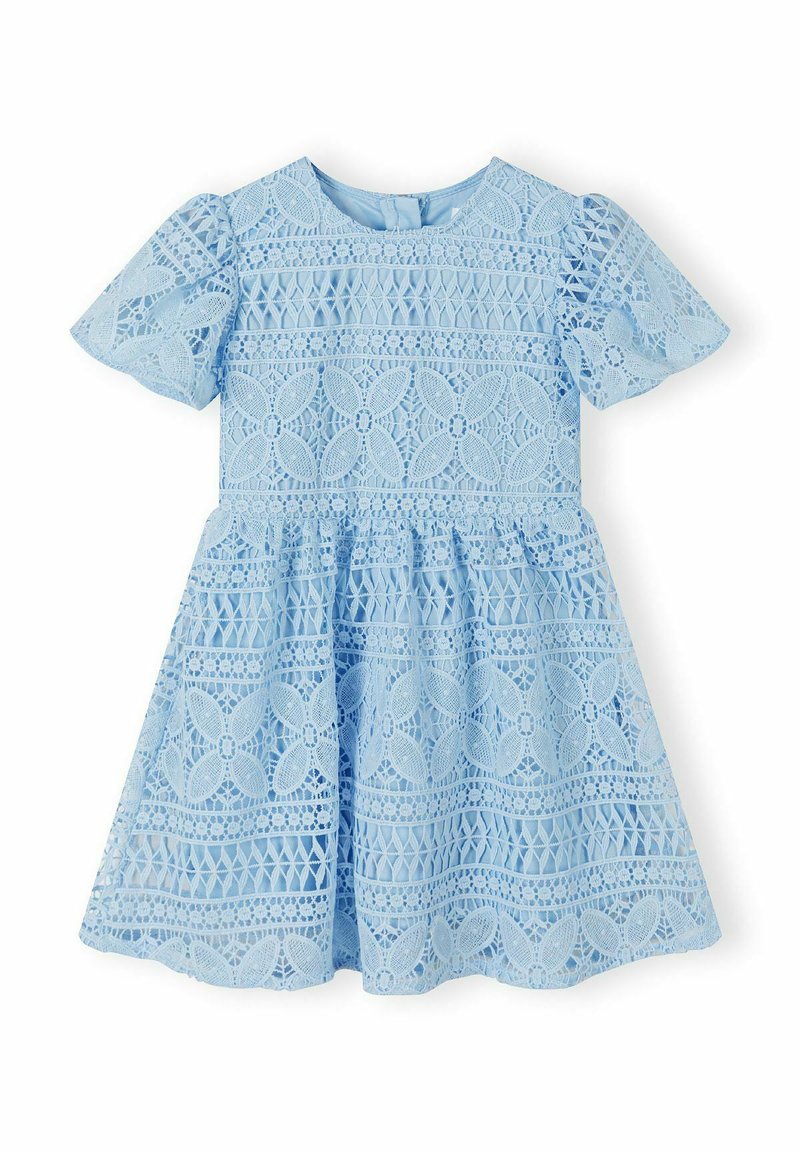 Vestito in pizzo azzurro chiaro con maniche a sbuffo corte, caratterizzato da intricate fantasie floreali e un corpetto aderente con una gonna svasata.
