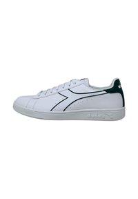 Sneaker bianco con dettagli verdi, tomaia in pelle liscia, lacci piatti, dettagli perforati e suola in gomma. Logo visibile sul lato.