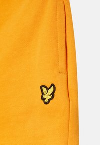 Lyle & Scott CLASSIC  - Calções - butterscotch