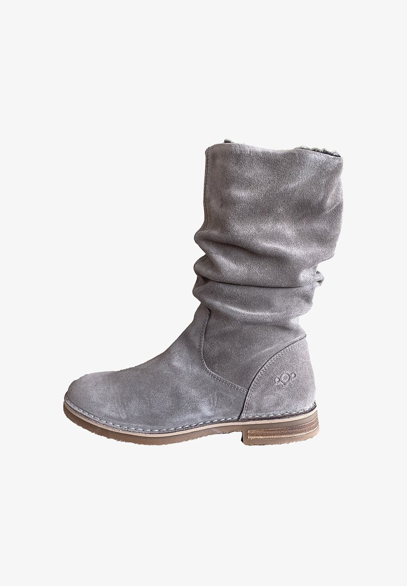 Grijze suède slouchlaarzen met een rond neus, gestikte details en een lage gestapelde hak. Zachte textuur met een comfortabele pasvorm aan de bovenkant.