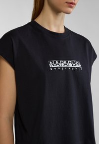 Napapijri Triko s potiskem - black