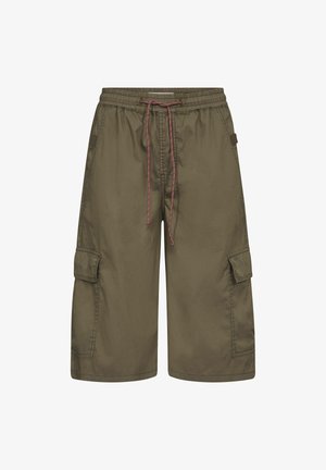 Oliwkowo zielone krótkie spodenki cargo do kolan z elastycznym paskiem, regulowanym sznurkiem, bocznymi kieszeniami oraz patkami na kieszeniach cargo na obu nogawkach.
