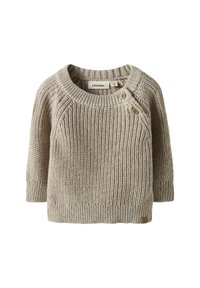 Beige Strickpullover mit Rundhalsausschnitt, Dreiviertelärmeln, seitlichem Knopfdetail und geripptem Saum. Hergestellt aus strukturiertem Garn.