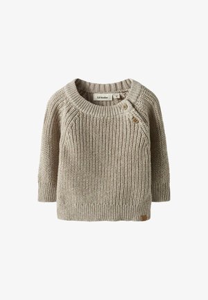 Beige Strickpullover mit Rundhalsausschnitt, Dreiviertelärmeln, seitlichem Knopfdetail und geripptem Saum. Hergestellt aus strukturiertem Garn.