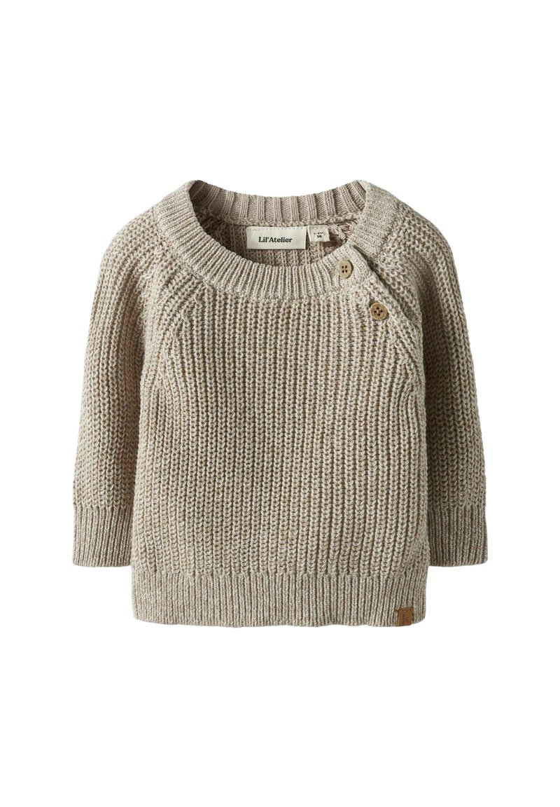 Bež pleteni pulover z okroglim izrezom, tričetrtinskimi rokavi, stranskimi gumbi in rebrastim robom. Narejen iz teksturirane preje.