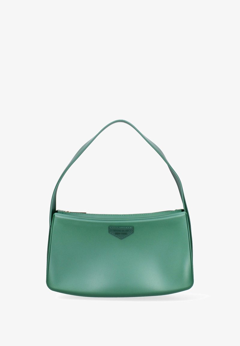 Borsa a tracolla in pelle verde dalla forma arrotondata, con una tracolla singola e un logo discreto sulla parte frontale. Texture liscia e design minimale.