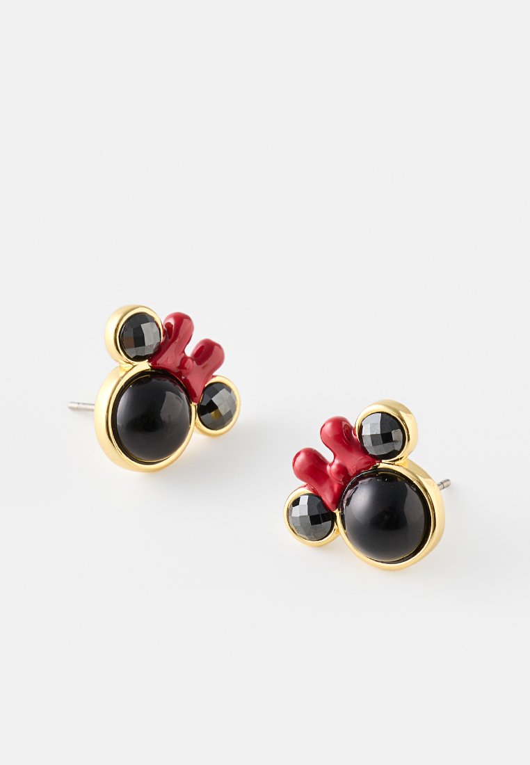 Goldfarbene Steckohrringe mit roten Akzenten und schwarzen Steinen in einem runden Design, mit glänzender Oberfläche und facettierten Details.