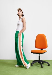 adidas Originals ADICOLOR CLASSICS ADIBREAK - Tracksuit bottoms - green