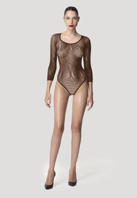 Bodysuit marron à manches longues en maille transparente avec des motifs ondulés, présentant un décolleté en U et une coupe haute au niveau des jambes.