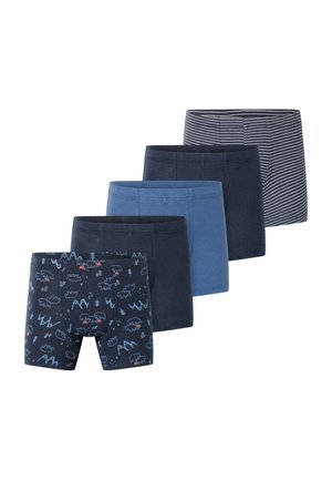 Fünf Paare Herren-Boxershorts: eines mit einem Bären- und Bergmuster, drei einfarbig in verschiedenen Blautönen und eines gestreift in Marineblau und Weiß.