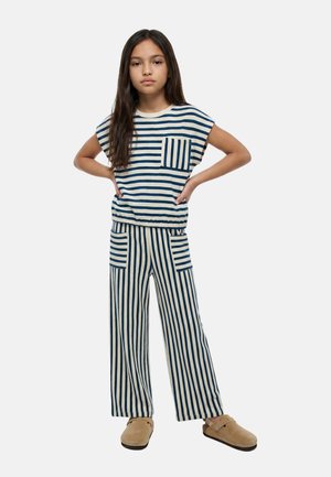 Monoprix, Pantalon classique - prussien