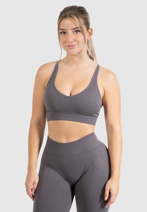 Grau Sport-BH mit rundem Ausschnitt und breiten Trägern, aus einem glatten, dehnbaren Material, kombiniert mit passenden High-Waist Leggings.