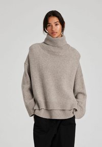 Michelle - Cape - stone grey