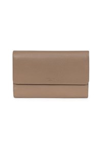 Portafoglio in pelle beige con finitura texturizzata, forma rettangolare e chiusura a pattina. Presenta un marchio discreto al centro.