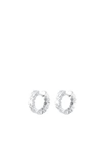 Los pendientes de aro de plata presentan un diseño texturizado y ondulado con pequeñas formas de flores a lo largo del borde. El acabado pulido añade brillo.