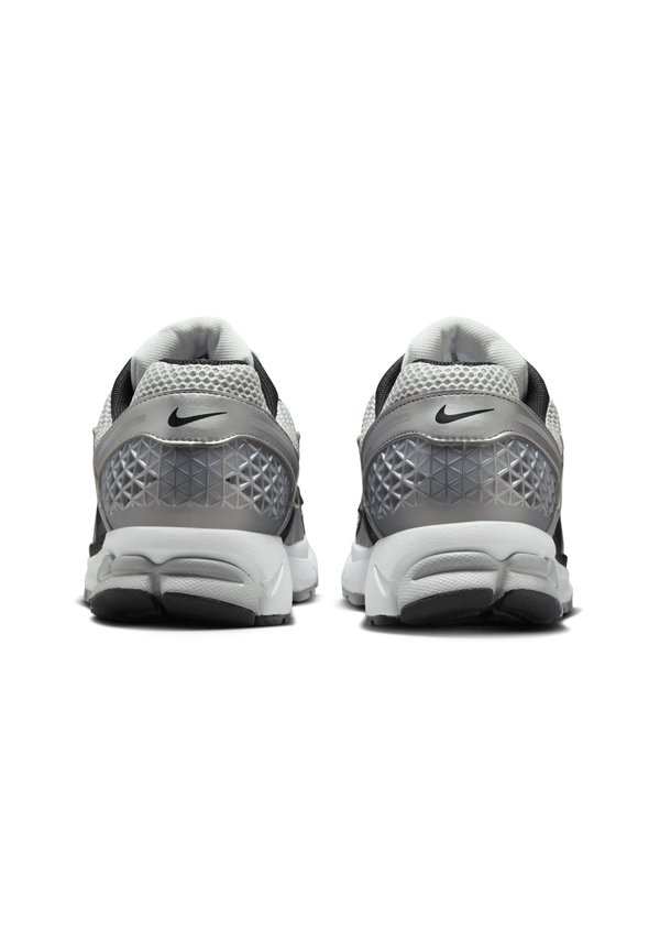 ZOOM VOMERO 5 - Trainers - mtlc silver2