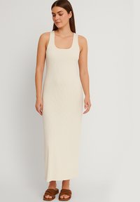 VILA MIT RACERBACK UND KNOTENDETAIL - Maxikleid - creme