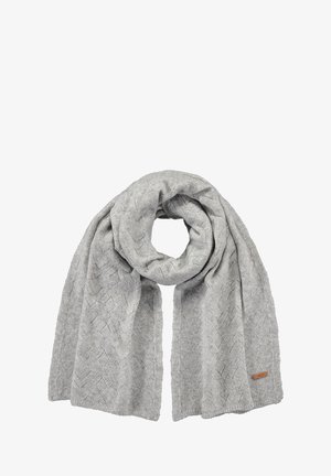 Écharpe tricotée gris clair avec un motif en diamant texturé, en matériau doux, et une petite étiquette en cuir avec logo sur le bord.