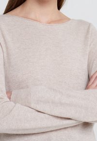 Repeat Sweter