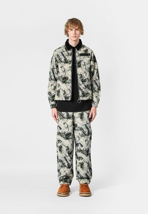 Chaqueta fina - green