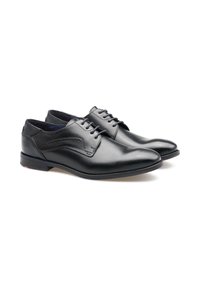 Chaussures habillées en cuir noir avec une finition lisse, bout arrondi et des détails perforés sur le côté. Conception à lacets et semelle plate.
