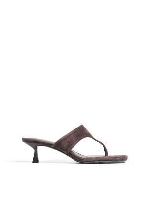 Sandalias de dedo - brown