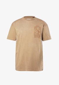 Camiseta de algodón marrón con cuello redondo, mangas cortas y diseño gráfico en relieve en la parte frontal. Corte regular con una textura lisa.