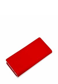 Červená kožená peněženka s hladkým strukturovaním, obdélníkovým tvarem a minimalistickým designem, se zavíráním na překlápění a bez viditelných kovových prvků.
