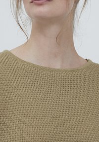 Oxmo Stickad tröja - beige