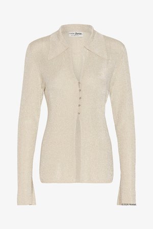 Μπλούζα με μακριά μανίκια σε μπεζ χρώμα, εφαρμοστή, με γιακά τύπου spread, κλείσιμο με κουμπιά μπροστά και λεπτή υφή με διακριτική λάμψη από πλεκτό ύφασμα.