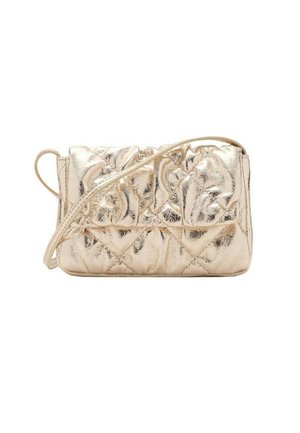Pochette dorée métallique matelassée avec une fine bandoulière détachable, texture lisse et forme arrondie. Présente un motif de couture diagonal.