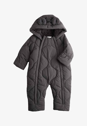 Mørkegrå polstret babydragt med hætte, der har to runde ører og quiltet tekstur, designet til varme og komfort.