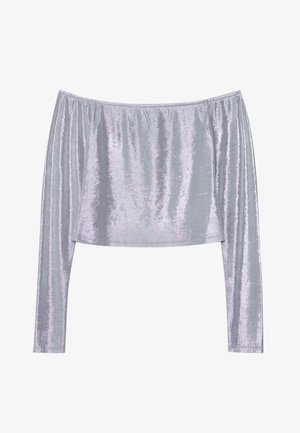 Bluzka z długim rękawem na ramiączkach w błyszczącej srebrnej tkaninie, o luźnym kroju i teksturowanej powierzchni z pionowymi paskami.