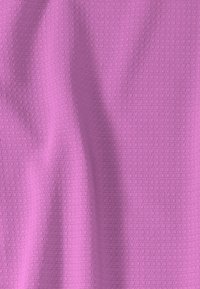 Gros plan sur un tissu rose froissé avec un motif subtil en grille texturée.