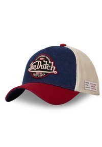 Casquette de baseball avec un devant bleu, une visière rouge et un dos en mesh beige. Présente un logo brodé avec du texte. Étiquette sur le côté avec des détails.