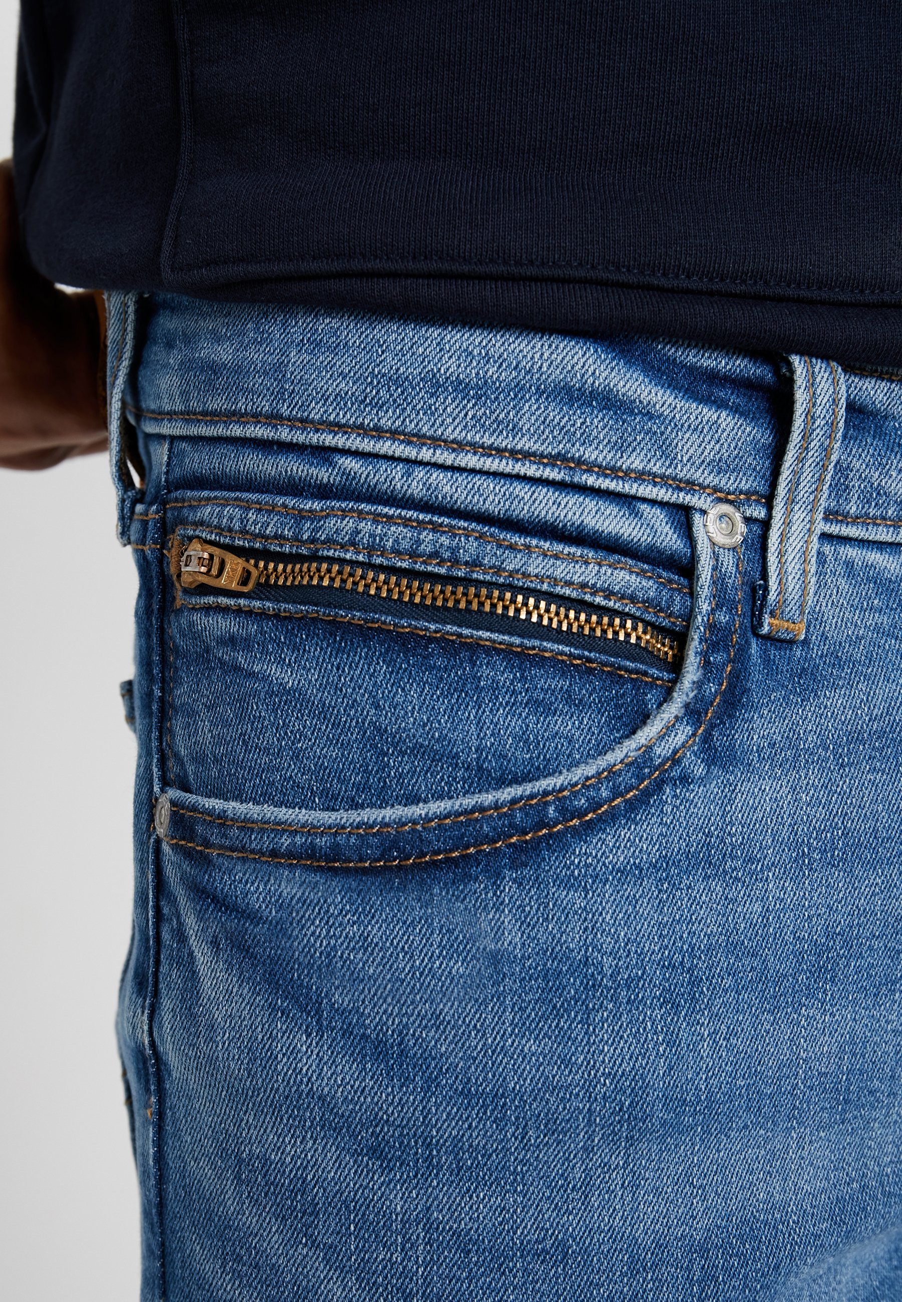 lee luke zip pocket