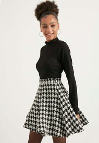 Herita SQUARE PATTERNED - Gonna a campana - white