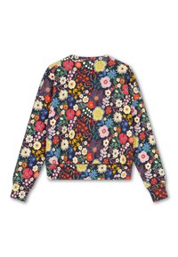 Bloemige sweatshirt met een multicultureel patroon op een donkere achtergrond, lange mouwen en een ribbelzoom. Zacht materiaal met een ronde hals.