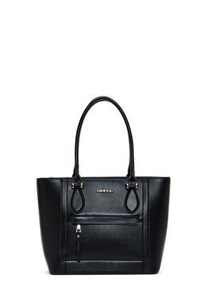 Borsa tote in pelle nera con doppi manici, una tasca anteriore con zip e dettagli in metallo dorato. Presenta un design strutturato e una superficie liscia.