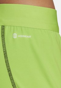 adidas Performance FUSSBALL  TEAMSPORT - Kurze Sporthose - gruenschwarz