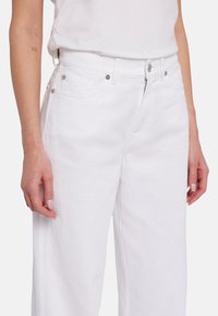 7 for all mankind Jean flare - white