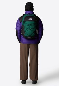 The North Face BOREALIS - Turistický batoh - evergreen tnf black