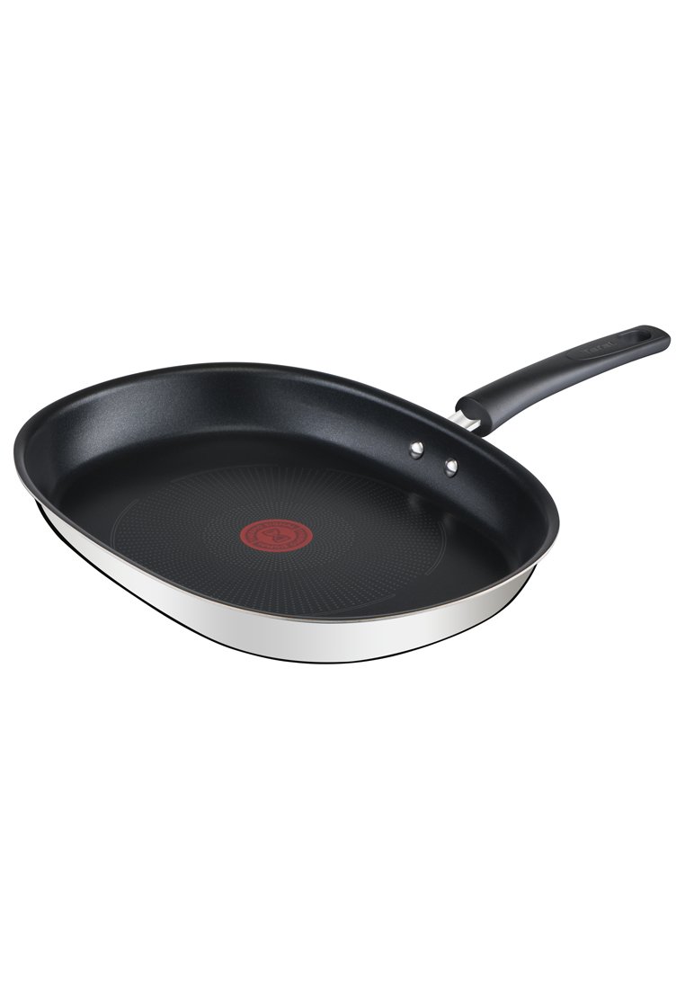 Czarna patelnia z nieprzywierającą powłoką o srebrnej krawędzi, w kształcie owalu, z fakturowanym wnętrzem i czerwonym wskaźnikiem temperatury na środku; solidny czarny uchwyt.